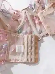 Розовый комплект женского нижнего белья, с цветочками, кружевное: стринги и бюстгалтер с корсетом