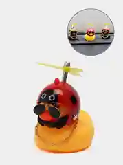 Утка в шлеме в машину