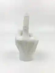 Белый статуэтка жест / средний палец