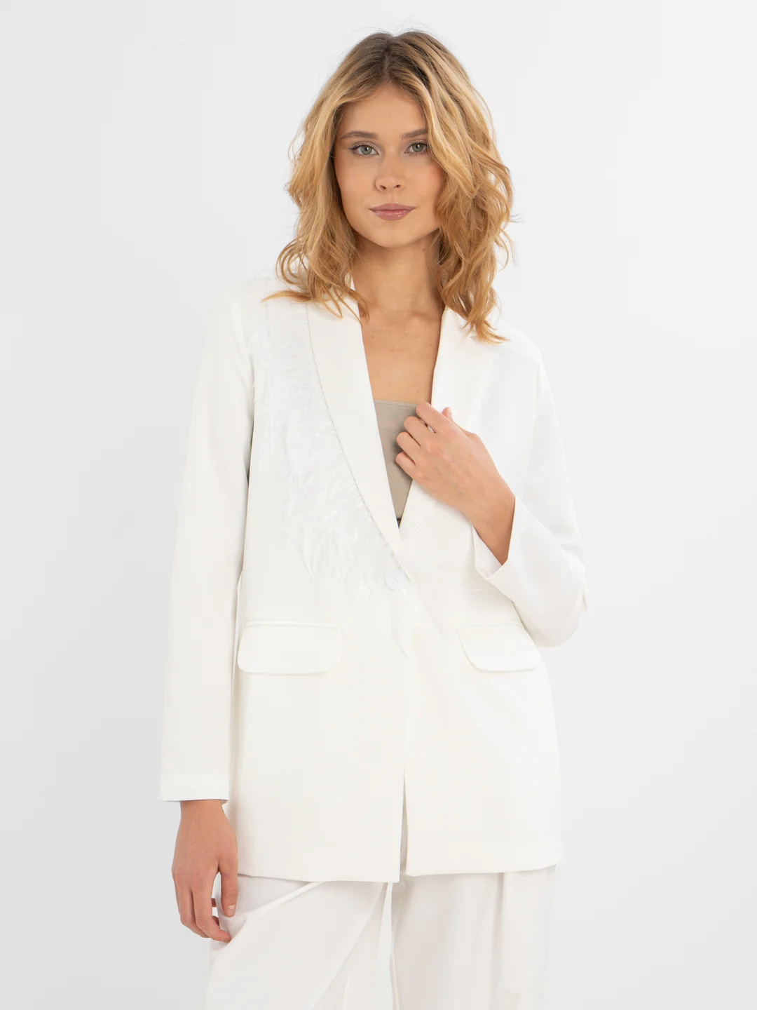 Белый костюм SK BRAND, классический, с перьями, женский