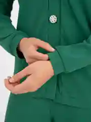 Зеленый женский костюм