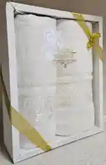 Белый набор полотенец 2в1 в подарочной коробке ,Состав ткани - махра (хлопок 100%)