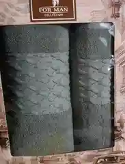 Тёмно-зелёный набор полотенец,2в1 (банное и лицевое )упаковано в  коробку.Состав ткани - махра (хлопок)