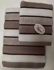 Тёмно-зелёный набор полотенец,2в1 (банное и лицевое )упаковано в  коробку.Состав ткани - махра (хлопок)