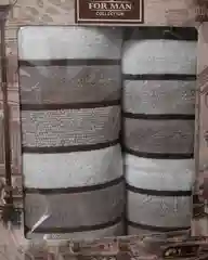 Тёмно-зелёный набор полотенец,2в1 (банное и лицевое )упаковано в  коробку.Состав ткани - махра (хлопок)