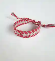 Алый браслет фенечка плетеная из мулине. Ручная работа