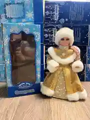 Символ праздника - Деда Мороз и Снегурочка, Статуэтка поющая песню "Ёлочка"