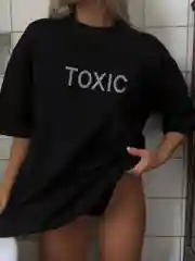 Футболка, оверсайз, с принтом "Toxic", в двух цветах черный и белый, хлопок