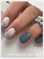 Накладные ногти короткие с дизайном форма Квадрат