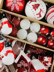 Набор елочных игрушек шарики снежинки сосульки красный белый украшаем ёлку Новый год