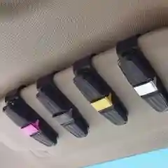Органайзер зажим на солнцезащитный козырек золотистый/ Вешалка крючок на подголовник авто