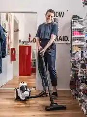 Белый пылесос Karcher VC 3, 1.198-053.0