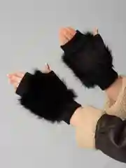 Черный женские перчатки митенки с мехом
