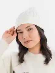 Белый шапка женская, вязаная