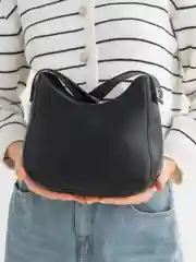 Сумка багет женская через плечо черная