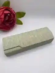 Салатовый футляр на магните для очков женский