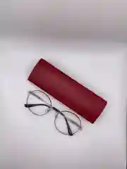 Бордовый футляр для очков на магните