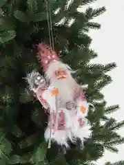 Розовый фигура Деда Мороза под елку новогодняя