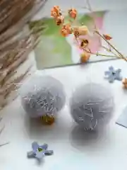 Серый бусины, подвески меховые, набор из 2 бусин, 20 цветов