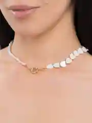 Алый чокер из жемчуга и сердечек