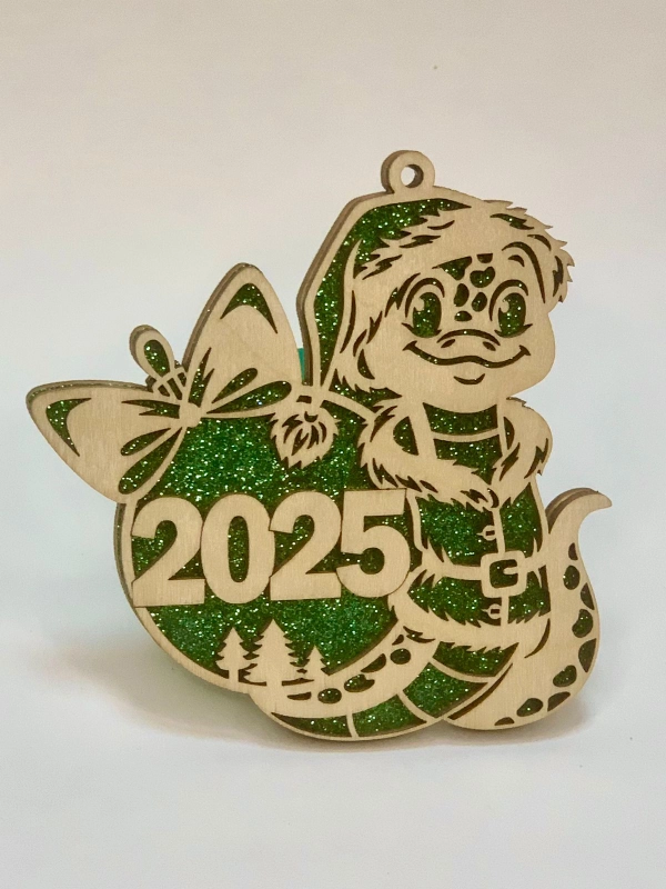 Символ года "Деревянная змея 2025". Игрушка на елку