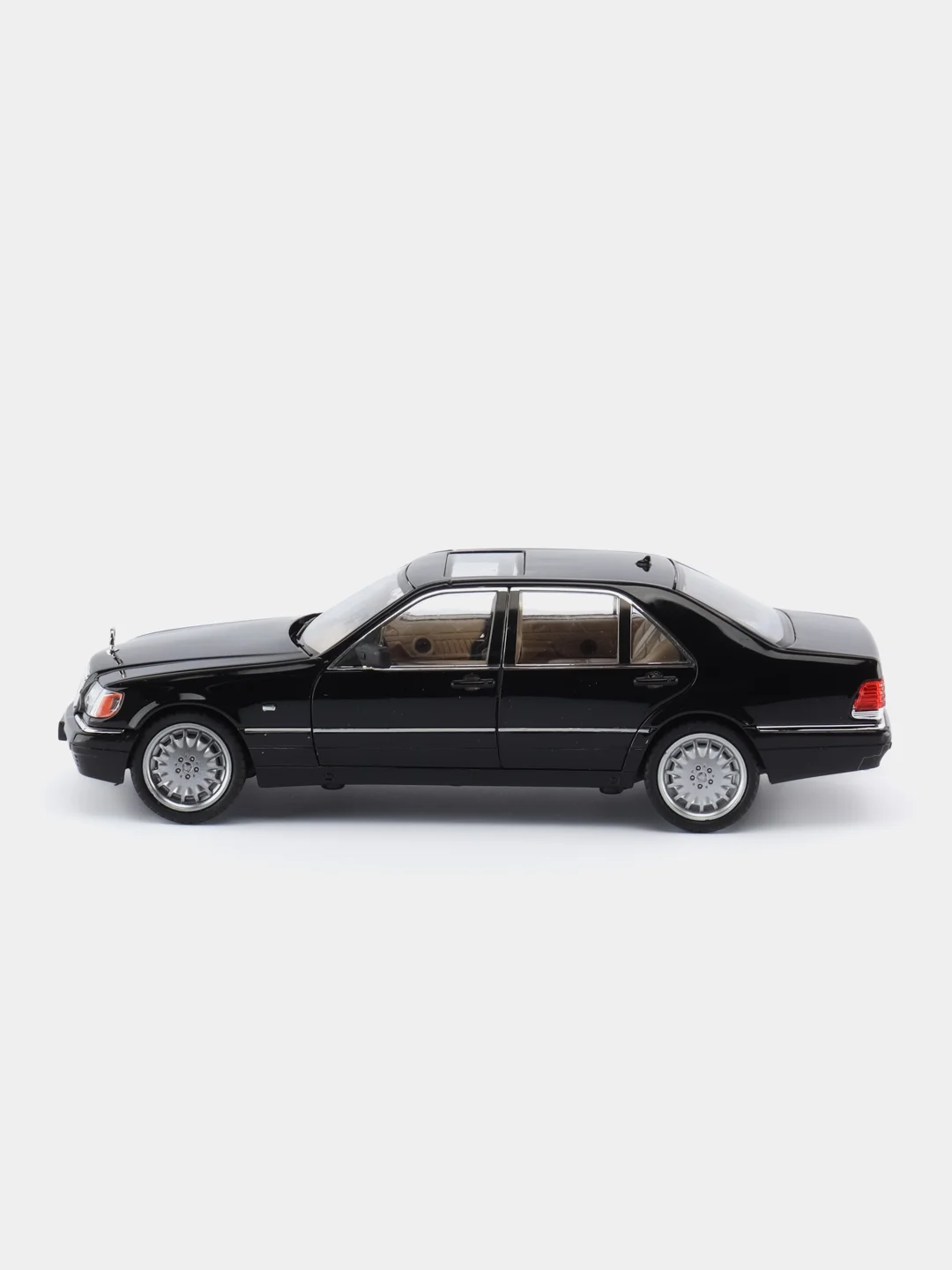 Черный масштабная металлическая модель авто 1:24 MERCEDES-BENZ W140