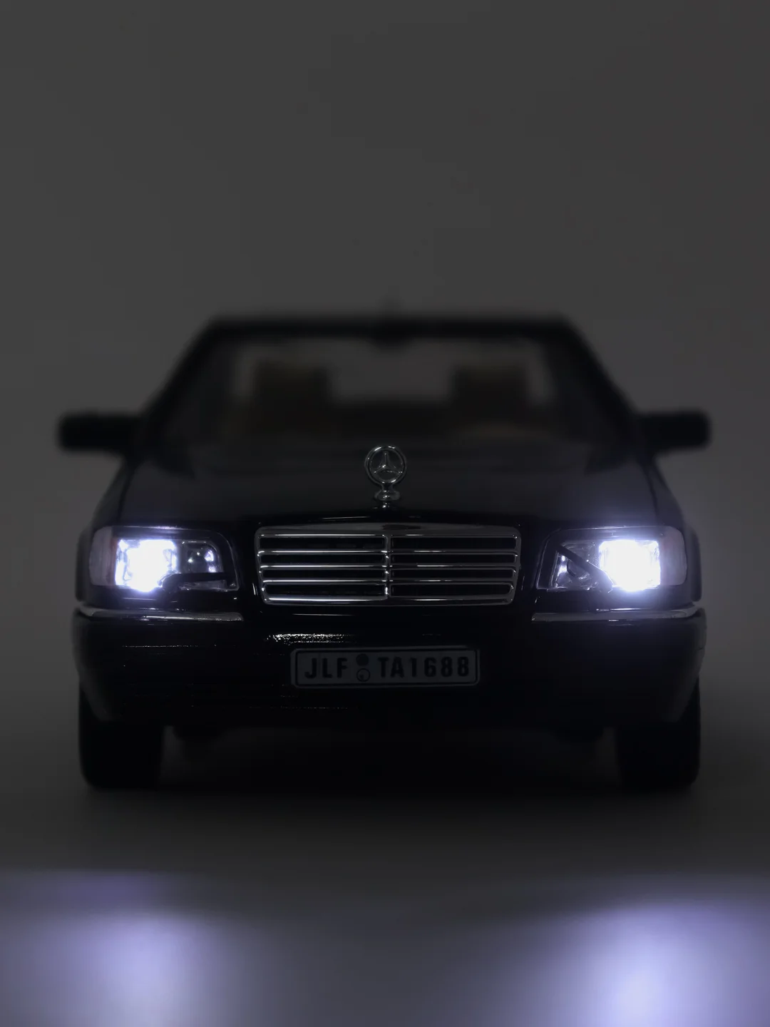 Черный масштабная металлическая модель авто 1:24 MERCEDES-BENZ W140