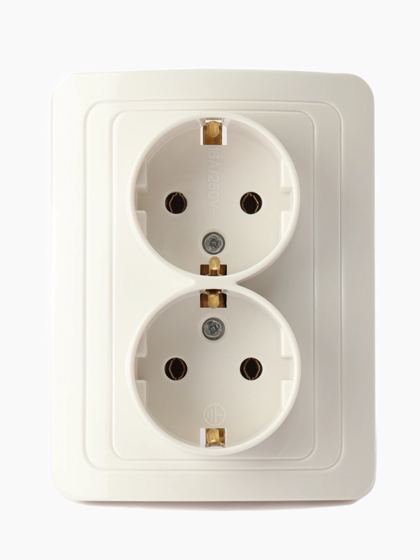 Розетка Smartbuy SBE-02w-16-S2-Z, 2 гнезда, 16А,  с заземлением, белая
