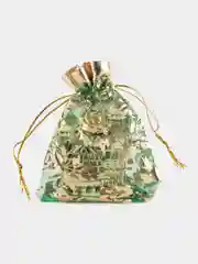 Белый мусульманская подвеска - оберег, коран
