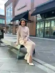 Светло-бежевый костюм женский, лапша