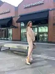 Светло-бежевый костюм женский, лапша