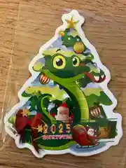 Новогодний магнитик на холодильник с символом Змеи и пожеланиями на Новый год