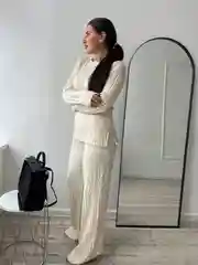 Молочный костюм женский, вязаный, силуэтный