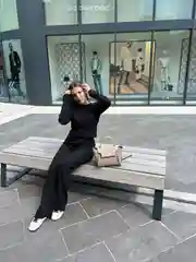 Черный костюм женский, вязаный, силуэтный