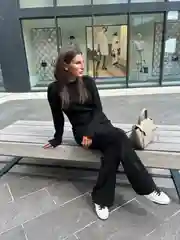 Черный костюм женский, вязаный, силуэтный