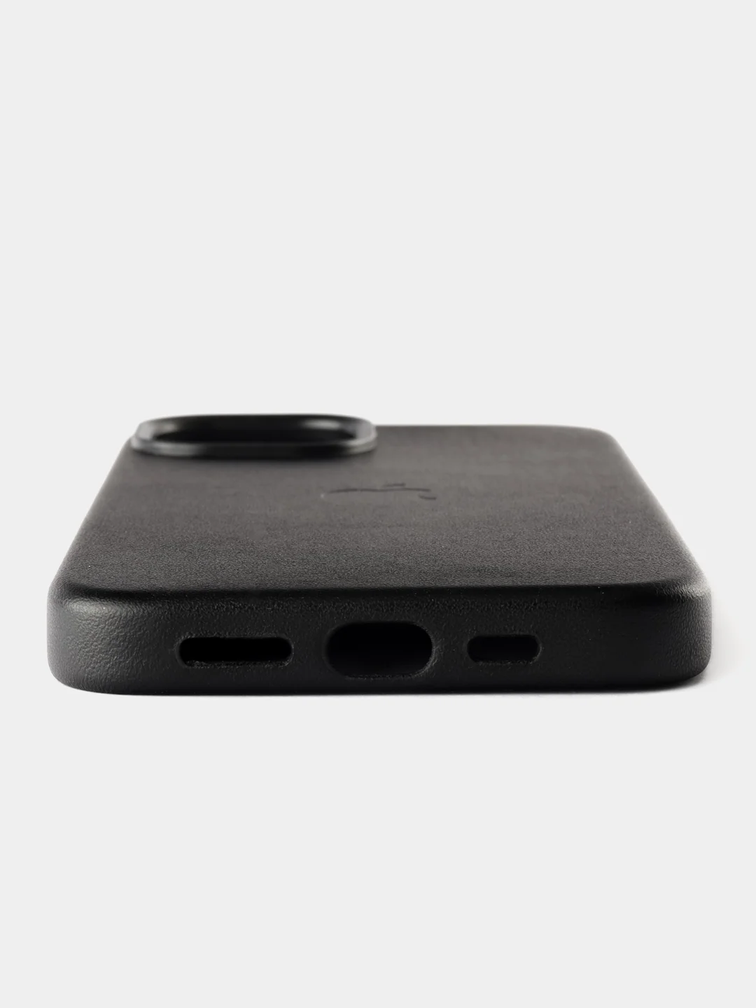 Черный кожаный чехол Leather Case для iPhone 14 с функцией MagSafe