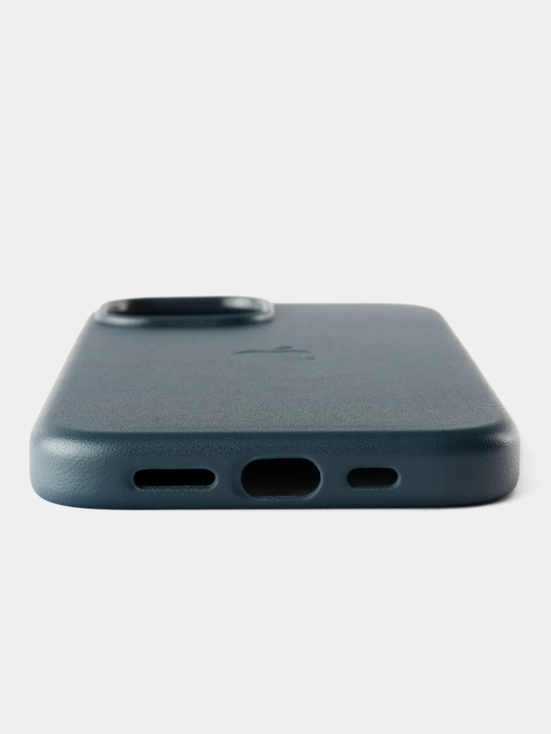 Морской кожаный чехол Leather Case для iPhone 15 с функцией MagSafe