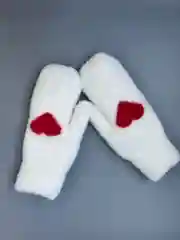 Белый варежки женские