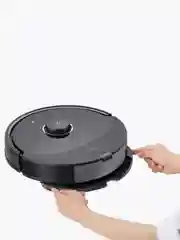 Черный робот-пылесос Roborock Q8 Max RU (Русская версия)