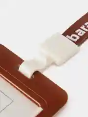 Коралловый бейджик для пропуска капибара