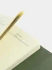 Зеленый ежедневник недатированный в подарочной упаковке с ручкой и флешкой,записная книжка А5