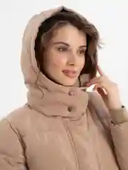 Бежевый женская удлинённая осенне-зимняя куртка с капюшоном