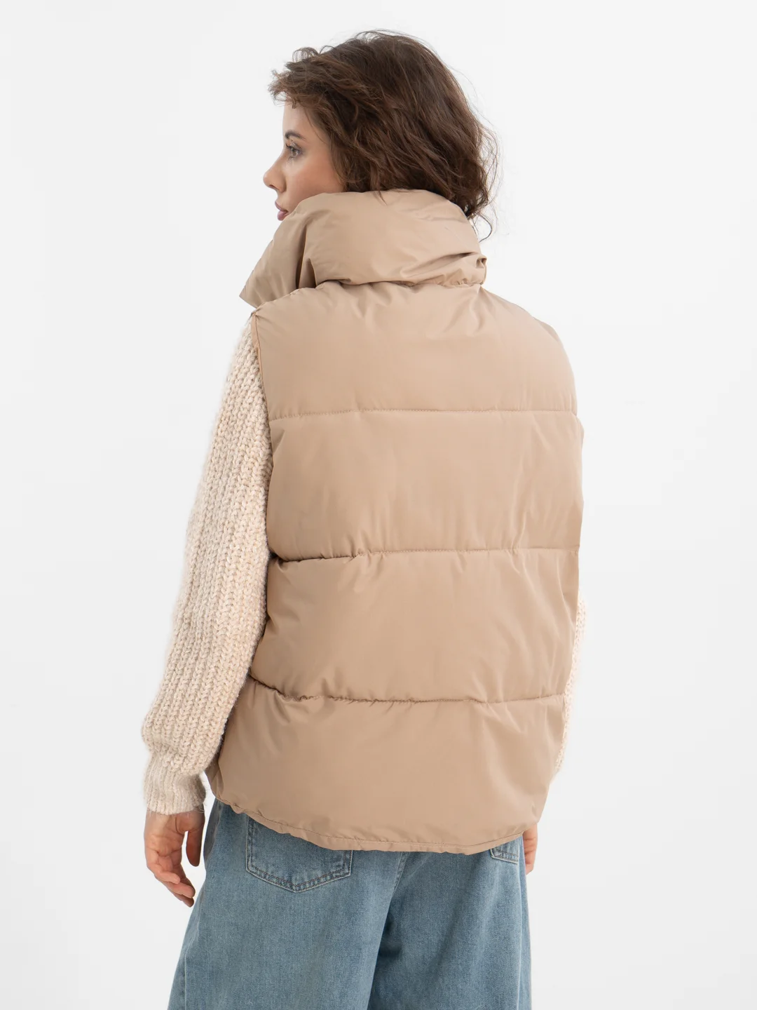 Бежевый женский жилет утеплённый oversize