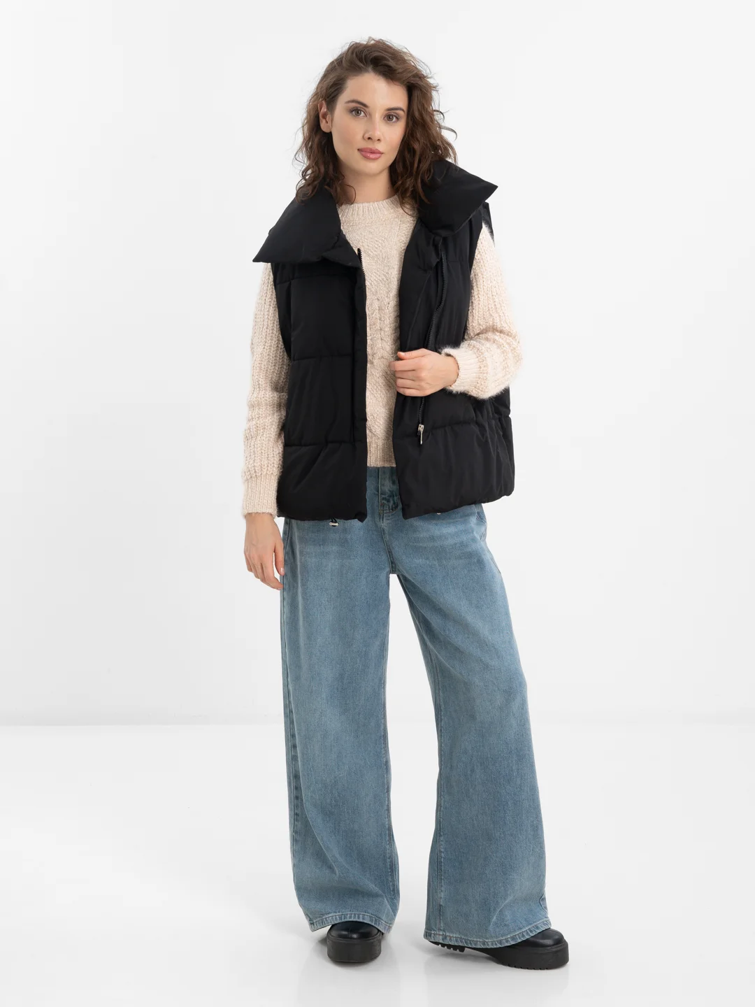 Черный женский жилет утеплённый oversize