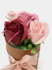 Алый букет из пенных роз Подарок на любой праздник Букет из мыла Цветы в подарок