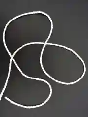 Белая нить шерстяная на запястье, Нить оберег, Нить кабала