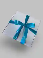 Голубой коробка подарочная, белая, с атласной лентой, наполнителем, упаковка для новогодних подарков