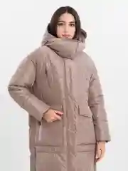 Бежевый женский пуховик зимний