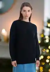 Черный свитер женский вязаный удлиненный