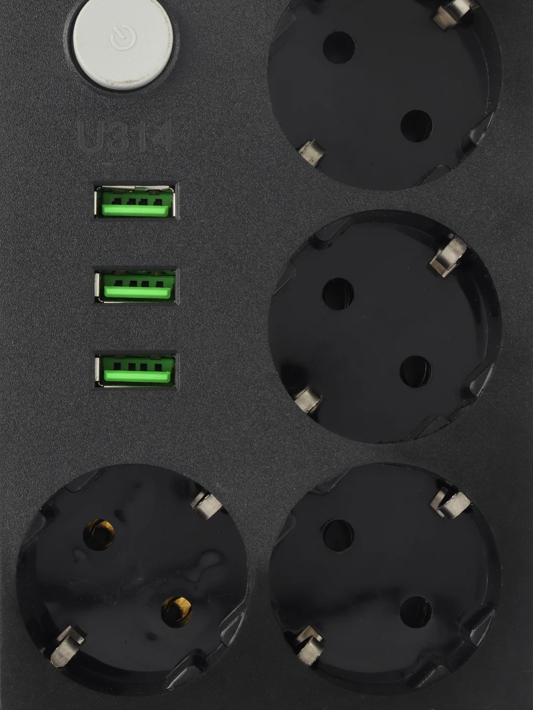 Серый сетевой фильтр на 4 розетки и 3 USB